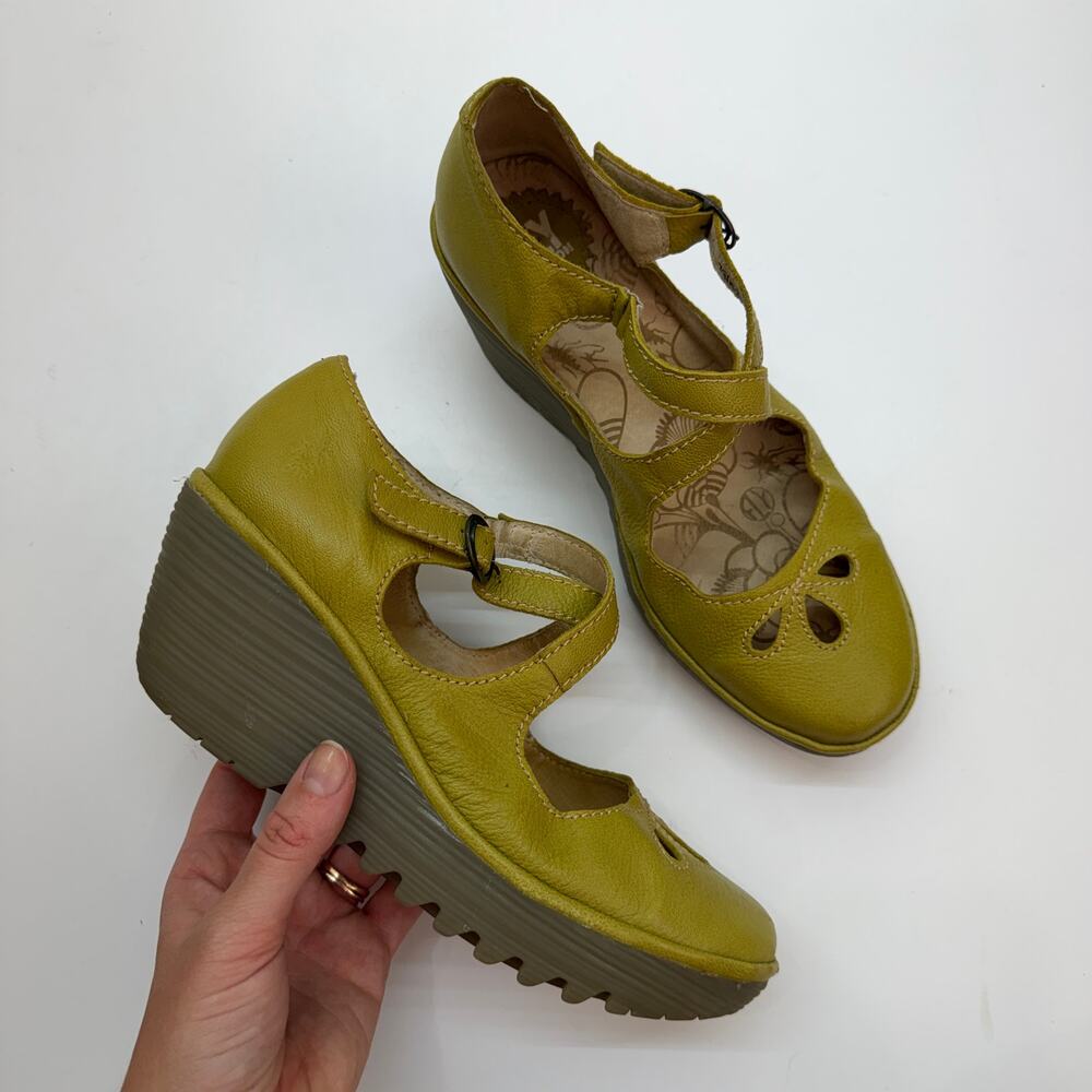 Fly London Yuna Wedge Sandal 38 / 7-7.5